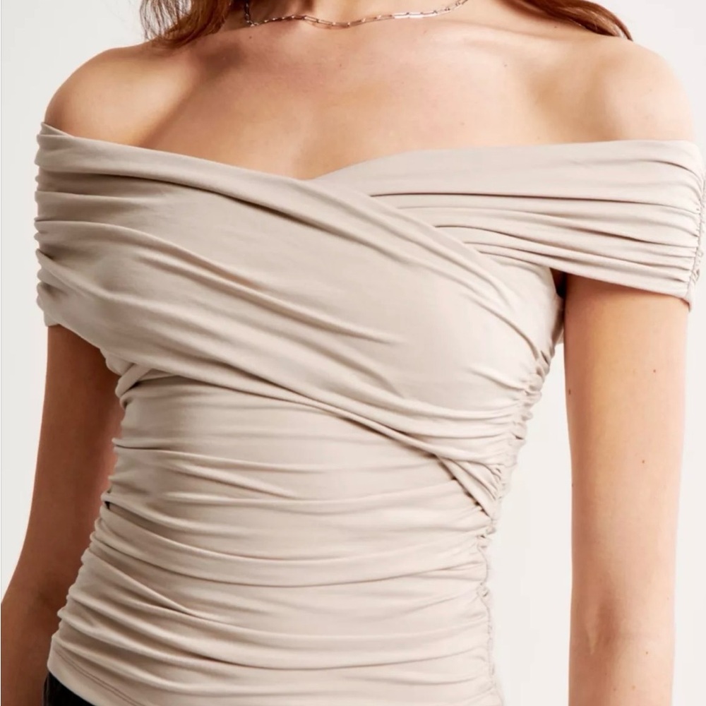 Abercrombie & Fitch Off-Shoulder Ruched Blouse - Cream